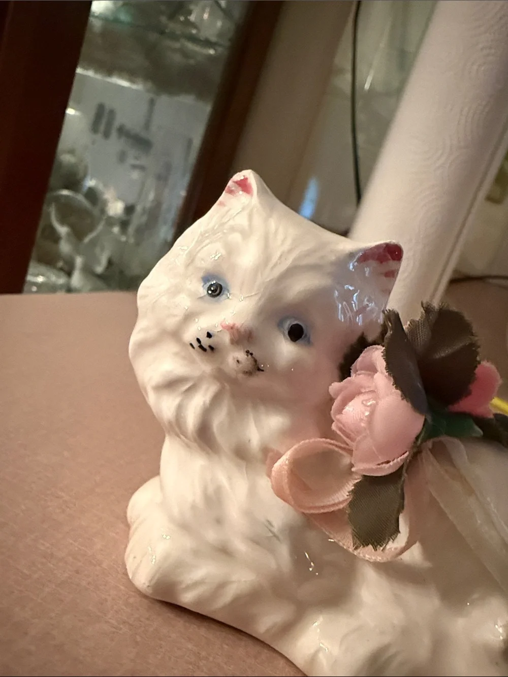 1990 Vintage Persian Cat with Pink Floral Accent